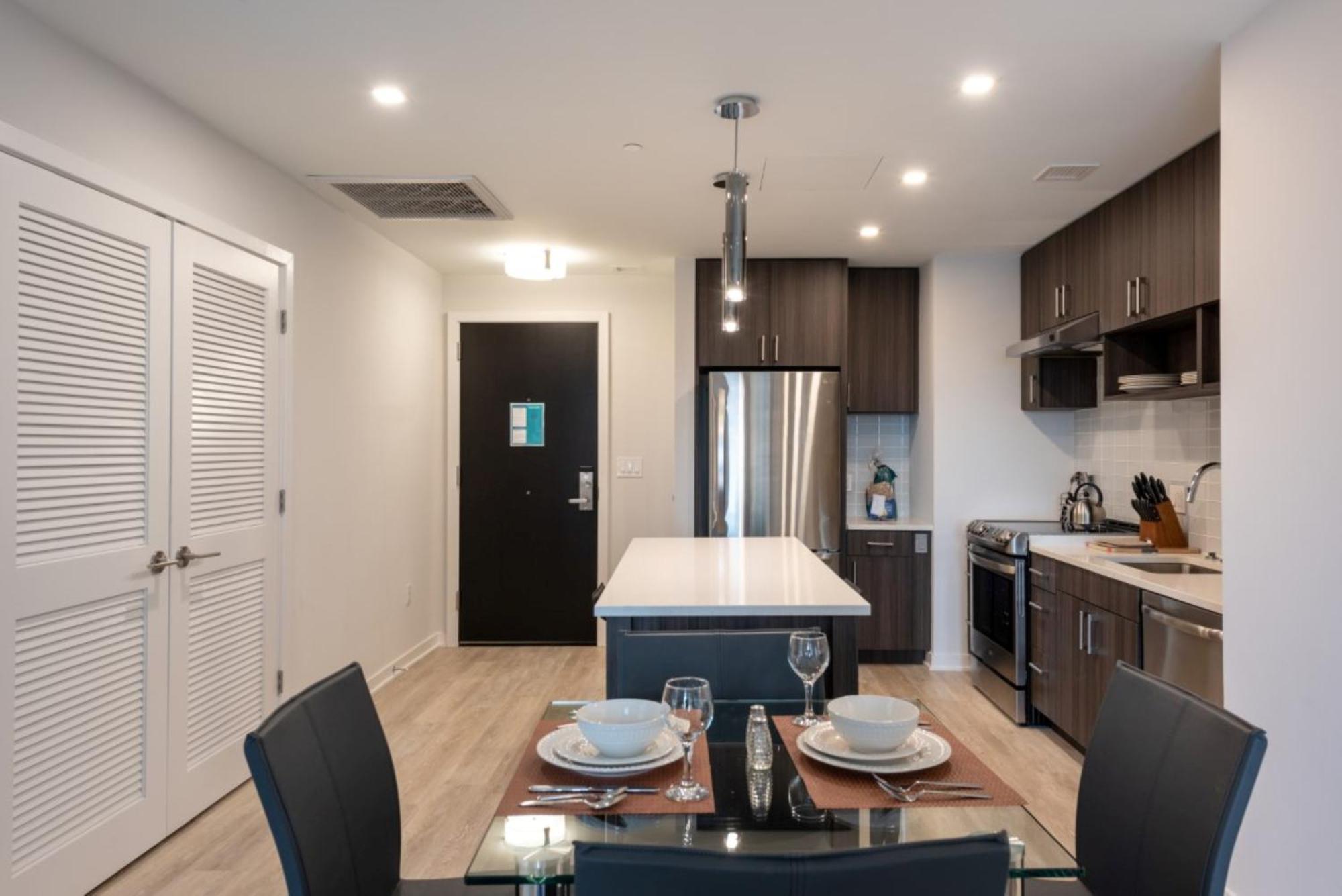 Global Luxury Suites Crystal City Arlington Phòng bức ảnh