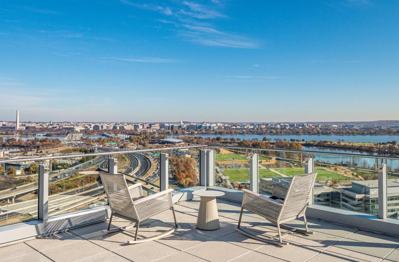 Global Luxury Suites Crystal City Arlington Ngoại thất bức ảnh